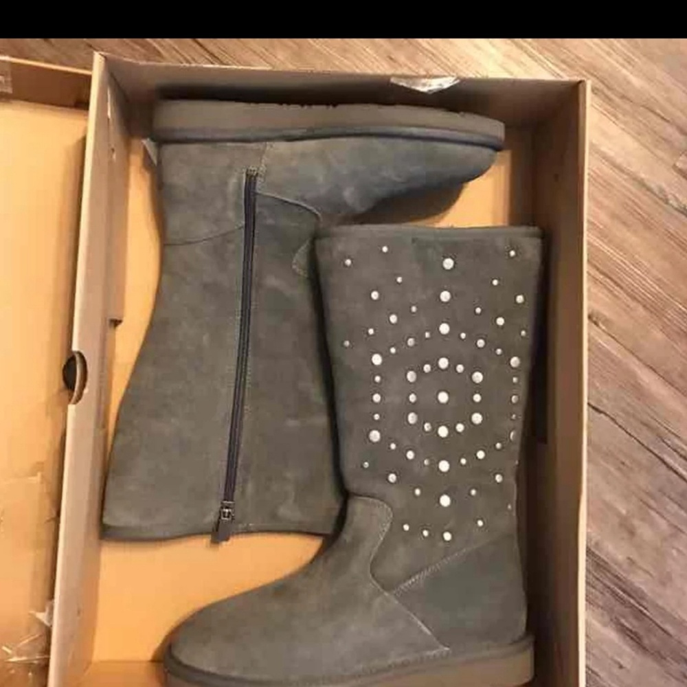 Grey tall uggs